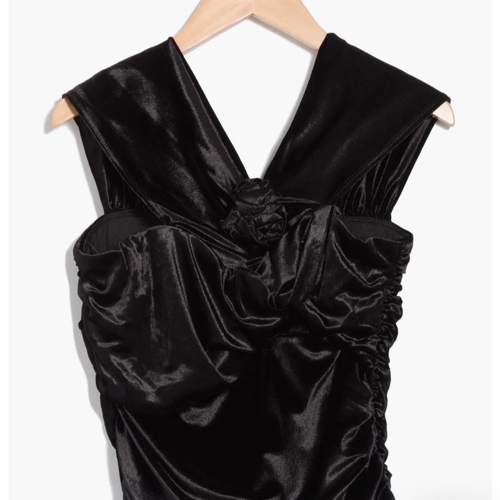 Elegant Black Sleeveless Dress